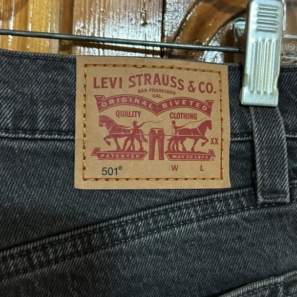 NEW Women’s 501 Levi Crop with Scalloped Hem - Picture 7 of 10